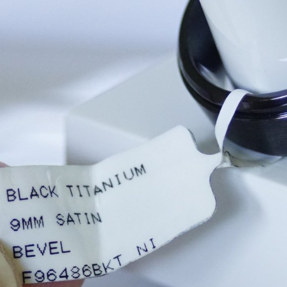 Forge Titanium Men's Ring Sz 10 textured center, beveled edge - Picture 5 of 5